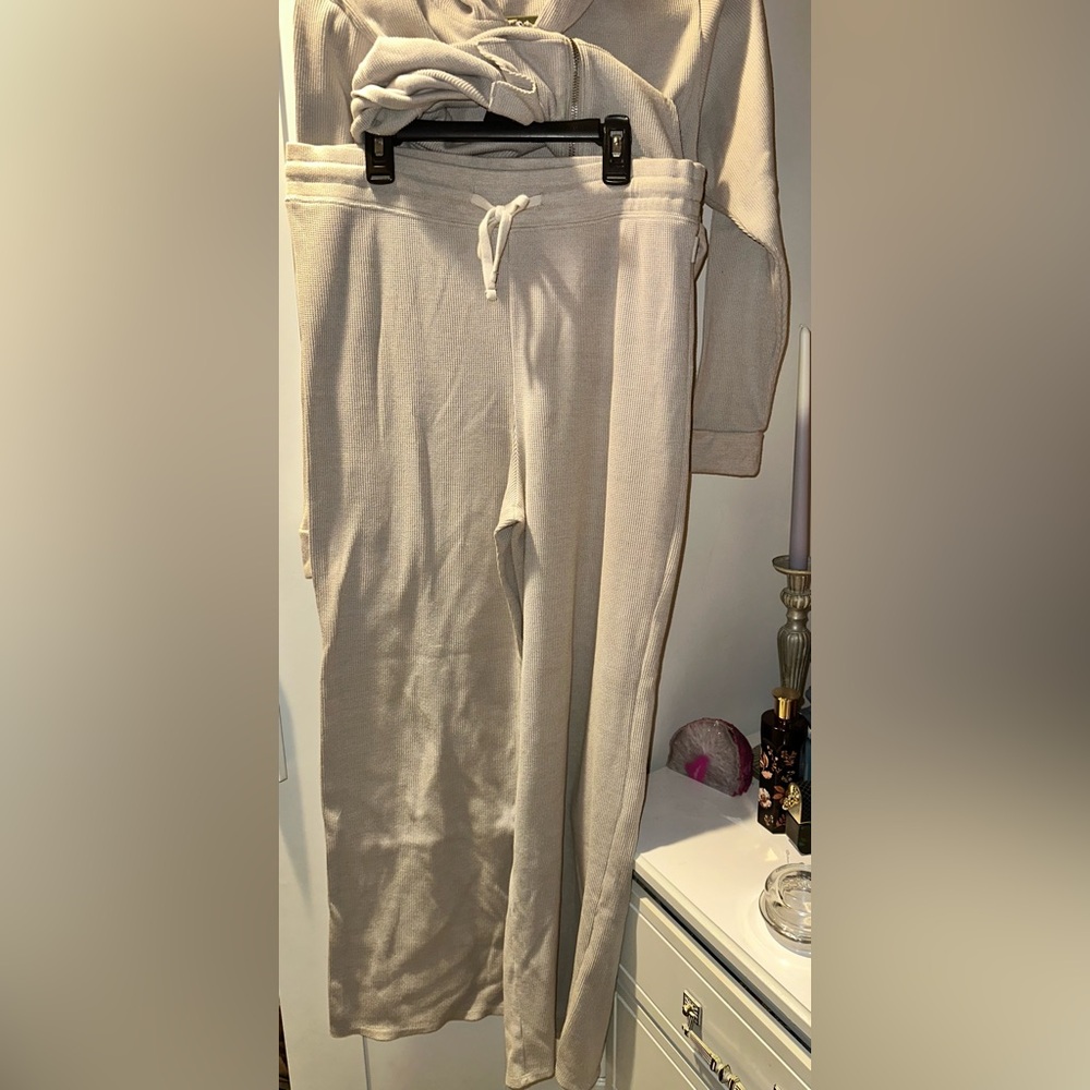 Hollister Gilly Hicks Cosy Waffle Zip-up Set - Picture 5 of 7